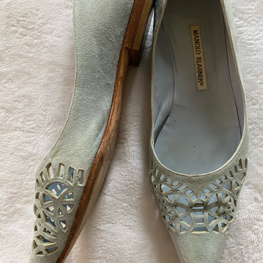 Gorgeous Manolo Blahnik seablue suede flats! Good condition!
